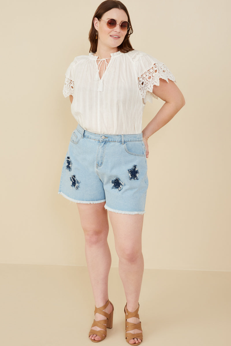HY8313W Light Denim Plus Distressed Star Patch Frayed Denim Shorts Full Body