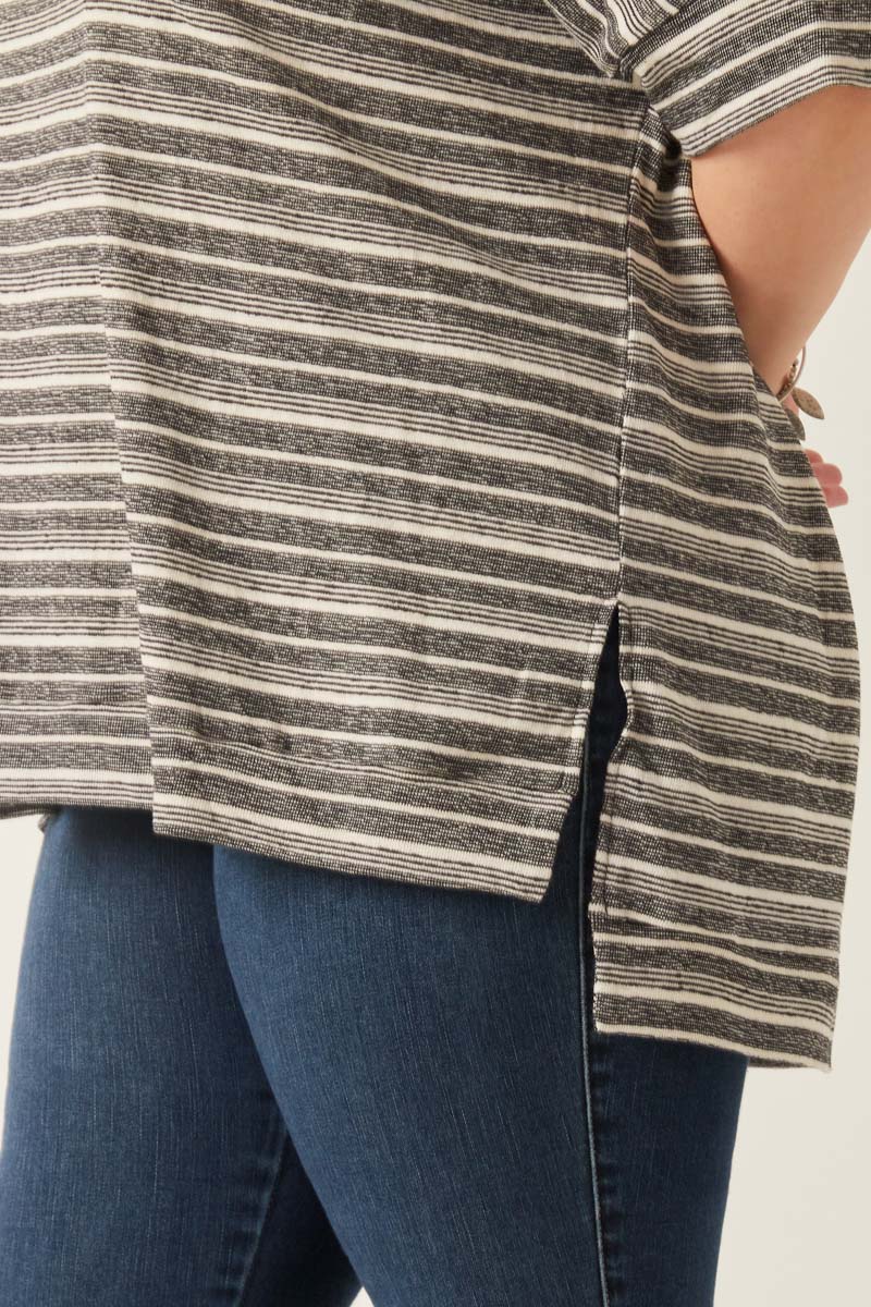 HY6116 Black Womens Engineered Stripe Oversize V-Neck High Low Knit Top Pose